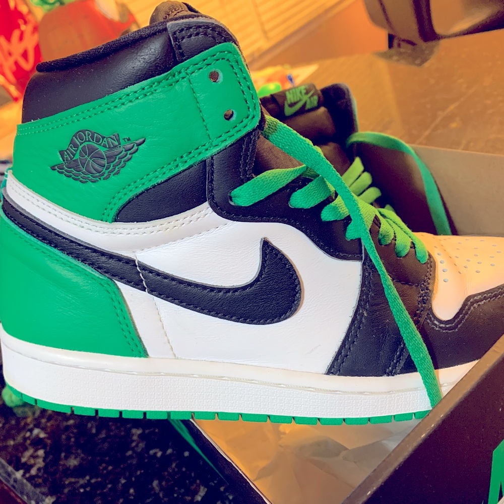 Air Jordan 1 Retro OG ~ Black/Lucky Green-White ~ Size 8 Men’s/10 Women’s